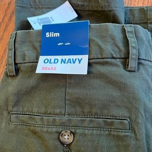 Men’s Old Navy chino style pants flat front. New, with tags- green